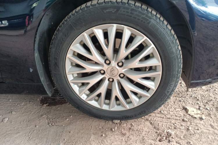 Used Infiniti Q70 2017 Q70L 2.5L Luxury Edition Right Front Wheel Hub