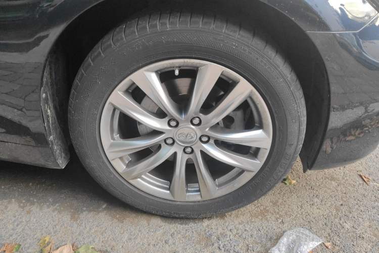 Used Infiniti Q70 2017 Q70L 2.5L Elite Edition Right Front Wheel Hub