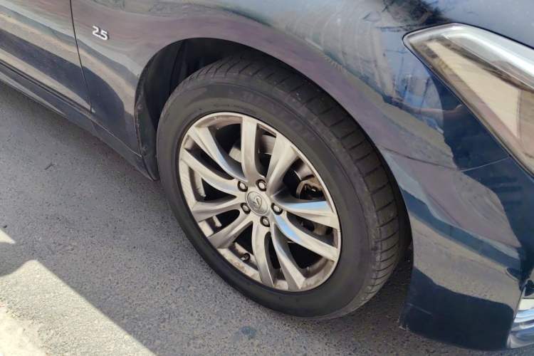 Used Infiniti Q70 2017 Q70L 2.5L Elite Edition Right Front Wheel Hub