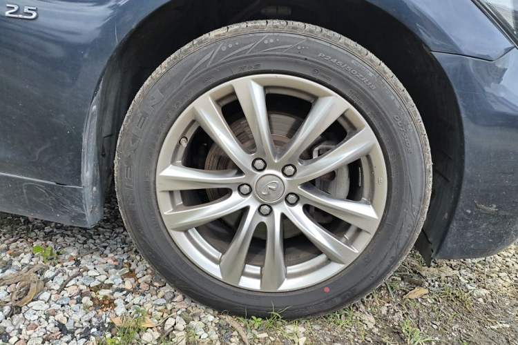 Used Infiniti Q70 2017 Q70L 2.5L Elite Edition Right Front Wheel Hub
