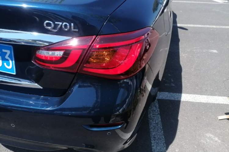 Used Infiniti Q70 2017 Q70L 2.5L Elite Edition Right Rear Taillight