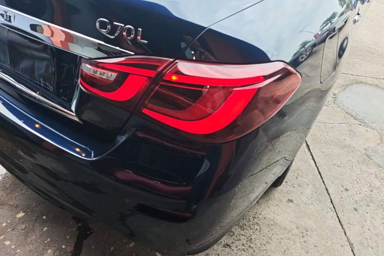 Used Infiniti Q70 2017 Q70L 2.5L Elite Edition Right Rear Taillight