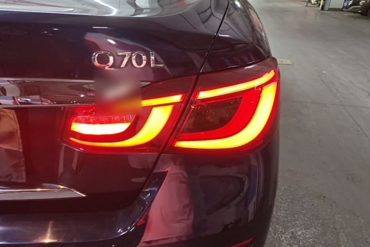 Used Infiniti Q70 2017 Q70L 2.5L Elite Edition Right Rear Taillight