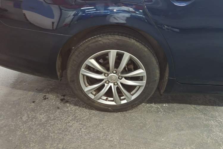 Used Infiniti Q70 2017 Q70L 2.5L Elite Edition Right Rear Wheel Hub