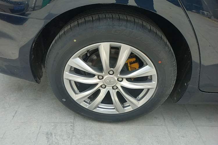 Used Infiniti Q70 2017 Q70L 2.5L Elite Edition Right Rear Wheel Hub