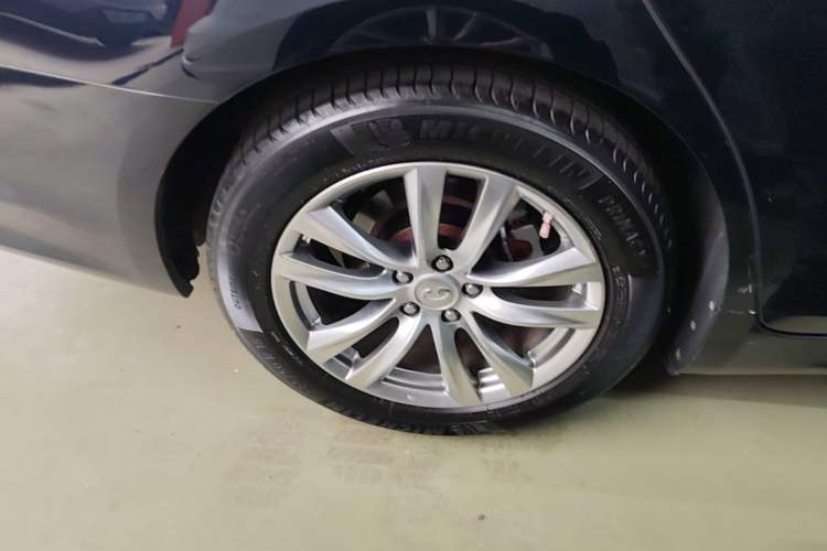 Used Infiniti Q70 2017 Q70L 2.5L Elite Edition Right Rear Wheel Hub