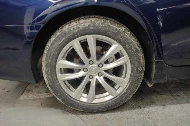 Used Infiniti Q70 2017 Q70L 2.5L Elite Edition Right Rear Wheel Hub