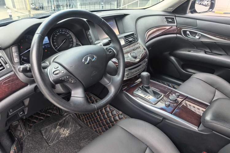 Used Infiniti Q70 2017 Q70L 2.5L Enjoyment Edition Steering Wheel