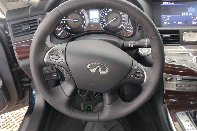 Used Infiniti Q70 2017 Q70L 2.5L Enjoyment Edition Steering Wheel