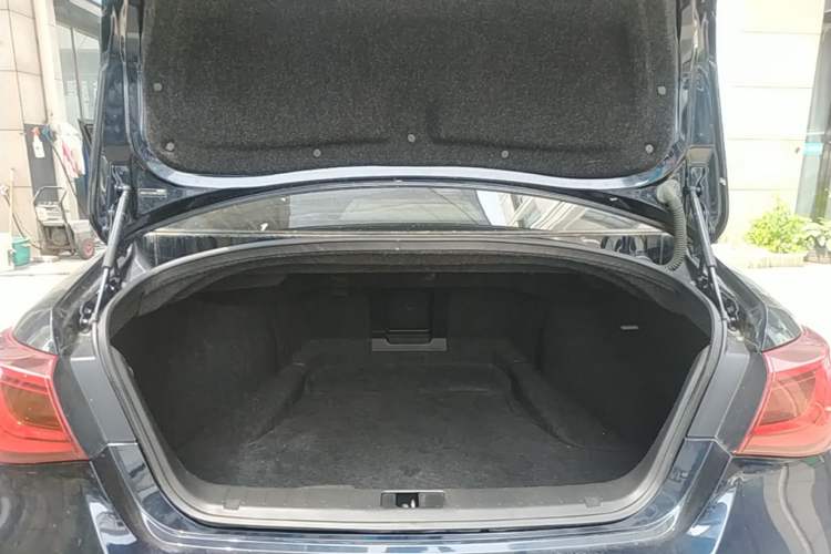 Used Infiniti Q70 2017 Q70L 2.5L Elite Edition Trunk