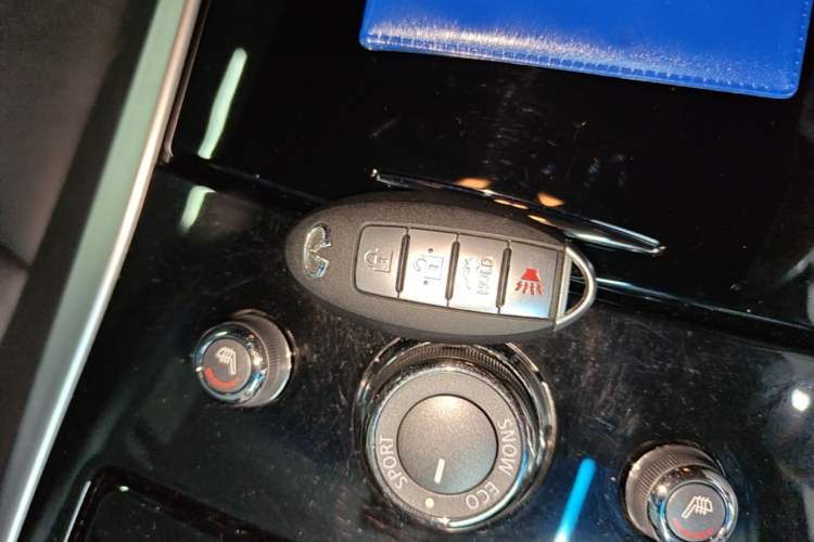 Used Infiniti Q70 2017 Q70L 2.5L Elite Edition Vehicle Key
