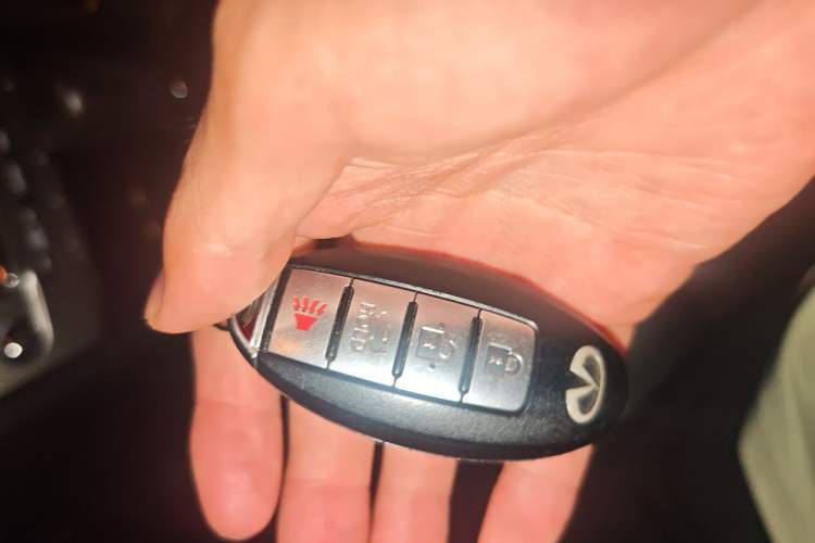 Used Infiniti Q70 2017 Q70L 2.5L Elite Edition Vehicle Key