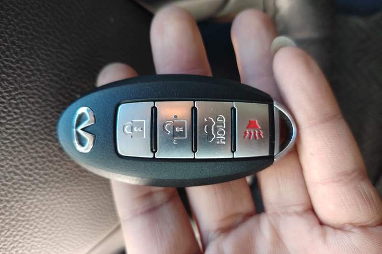 Used Infiniti Q70 2017 Q70L 2.5L Elite Edition Vehicle Key