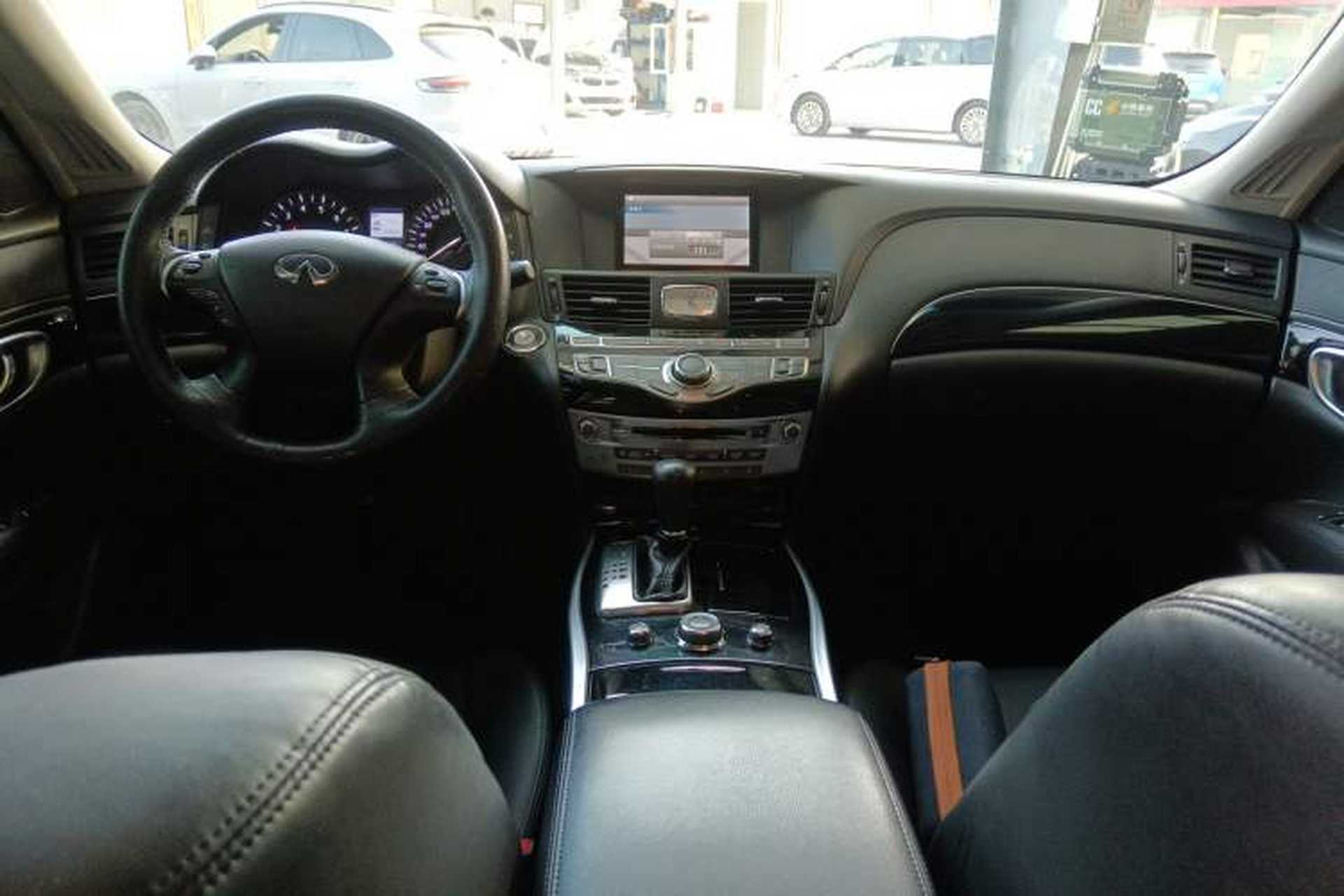 Used Infiniti Q70 2017 Q70L 2.5L Elite Edition Center Console