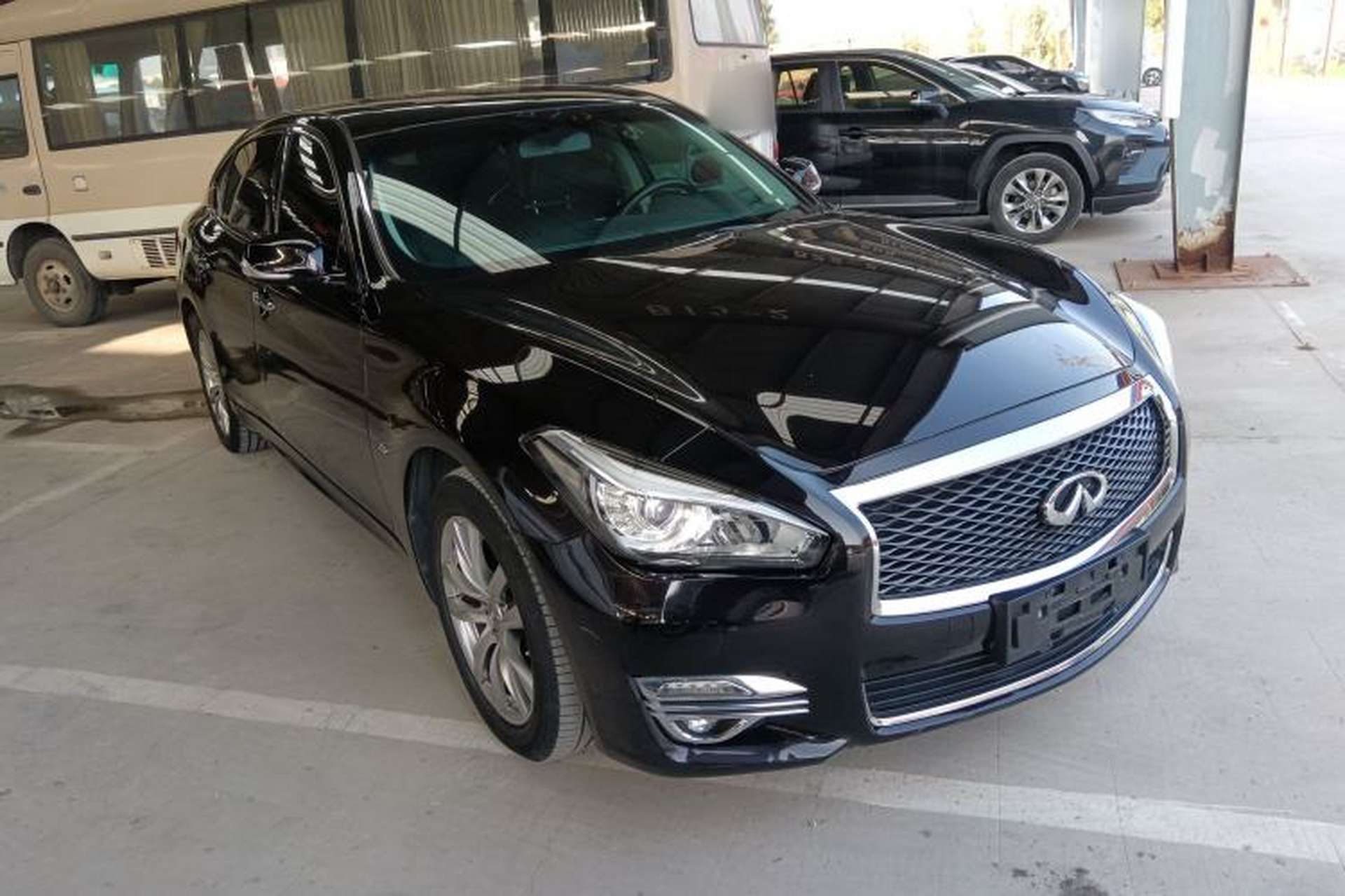 Used Infiniti Q70 2017 Q70L 2.5L Elite Edition Exterior 1