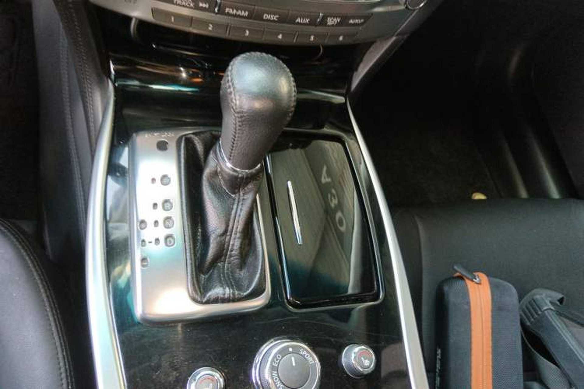 Used Infiniti Q70 2017 Q70L 2.5L Elite Edition Gear Lever