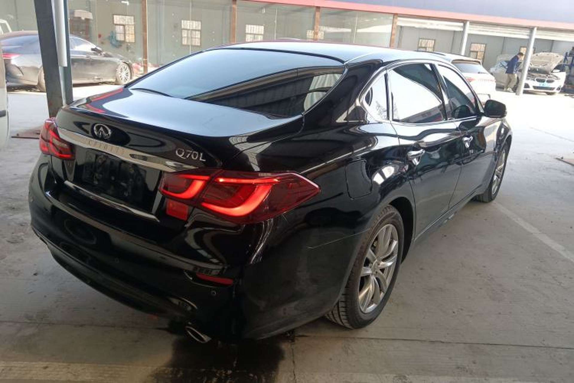 Used Infiniti Q70 2017 Q70L 2.5L Elite Edition Rear Right 45 Deg