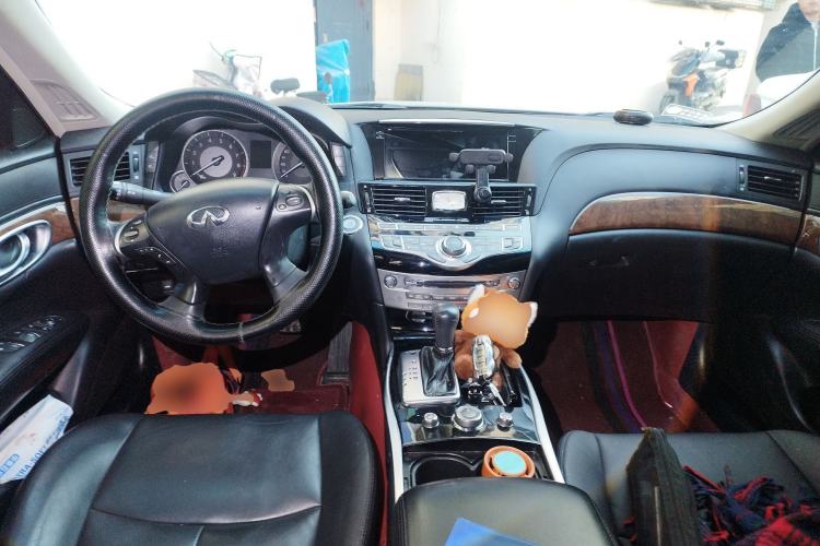 Used Infiniti Q70 2017 Q70L 2.5L Luxury Edition Center Console