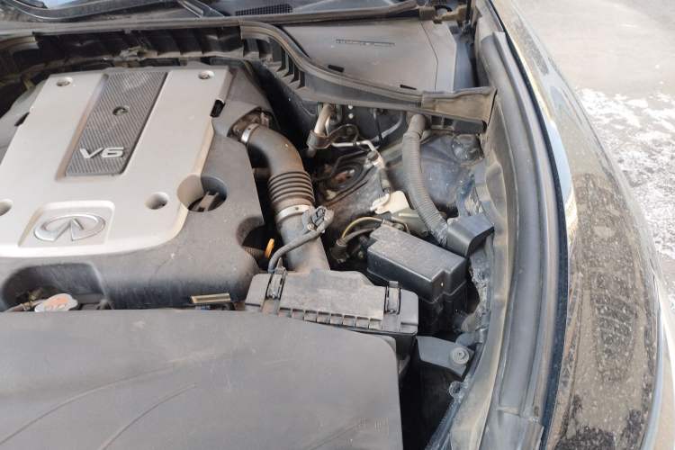 Used Infiniti Q70 2017 Q70L 2.5L Luxury Edition Engine Bay Left