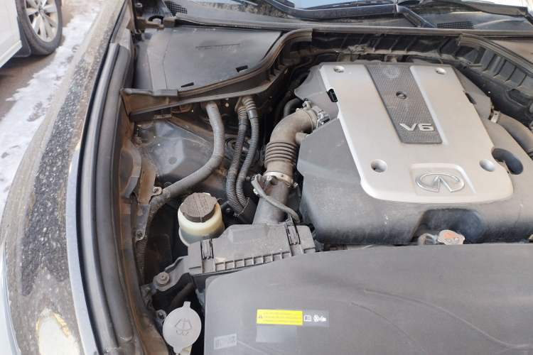 Used Infiniti Q70 2017 Q70L 2.5L Luxury Edition Engine Bay Right