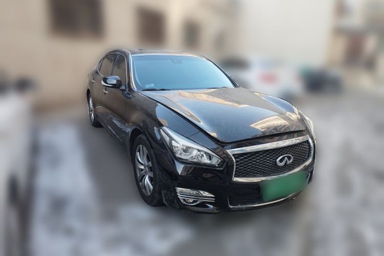 Used Infiniti Q70 2017 Q70L 2.5L Luxury Edition Front Right 45 Deg