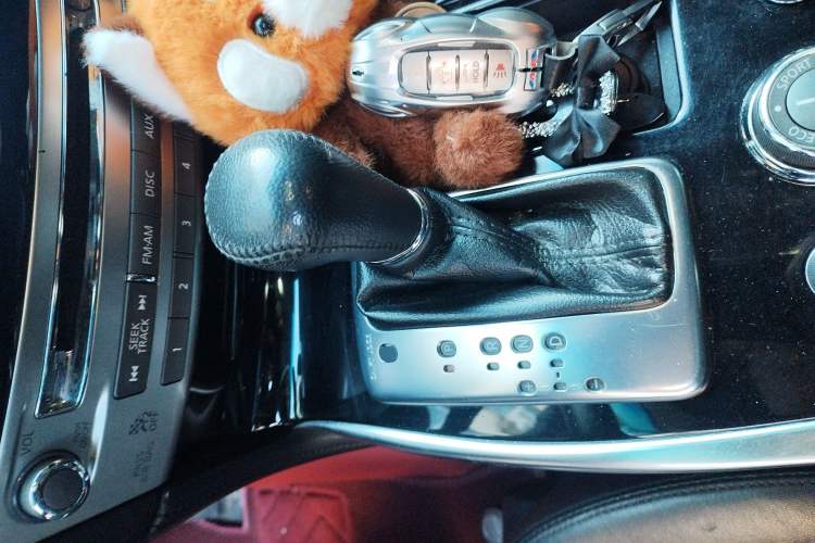 Used Infiniti Q70 2017 Q70L 2.5L Luxury Edition Gear Lever
