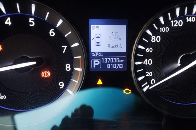 Used Infiniti Q70 2017 Q70L 2.5L Luxury Edition Odometer Close Up
