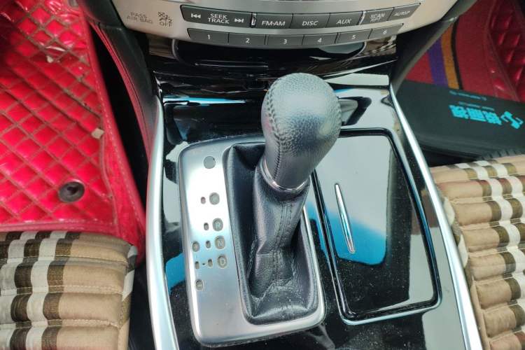 Used Infiniti Q70 2017 Q70L 2.5L Elite Edition Gear Lever