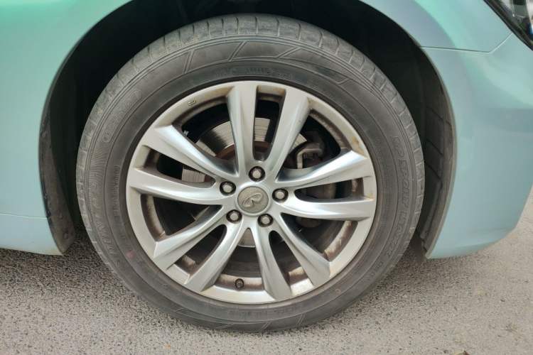 Used Infiniti Q70 2017 Q70L 2.5L Elite Edition Right Front Wheel Hub