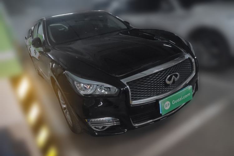 Used Infiniti Q70 2017 Q70L 2.5L Enjoyment Edition Front Right 45 Deg