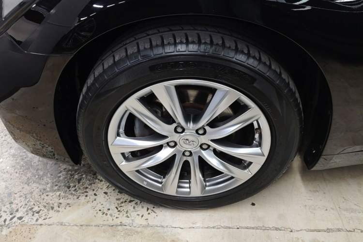 Used Infiniti Q70 2017 Q70L 2.5L Elite Edition Left Front Wheel Hub