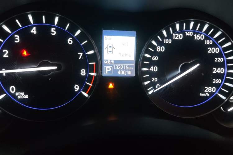 Used Infiniti Q70 2017 Q70L 2.5L Enjoyment Edition Odometer Close Up