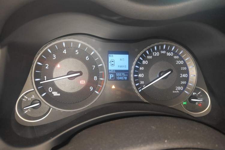 Used Infiniti Q70 2017 Q70L 2.5L Enjoyment Edition Odometer Close Up