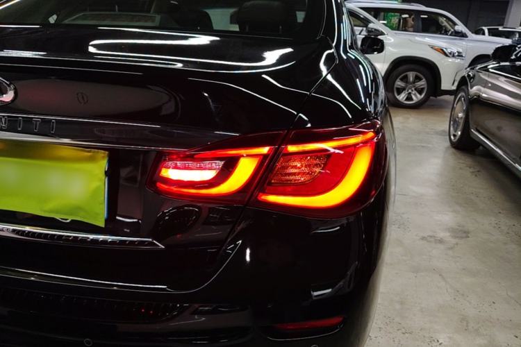 Used Infiniti Q70 2017 Q70L 2.5L Elite Edition Right Rear Taillight