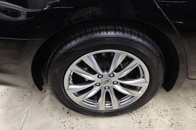 Used Infiniti Q70 2017 Q70L 2.5L Elite Edition Right Rear Wheel Hub
