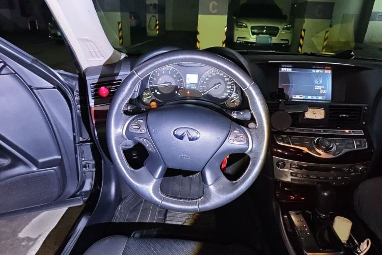 Used Infiniti Q70 2017 Q70L 2.5L Enjoyment Edition Steering Wheel