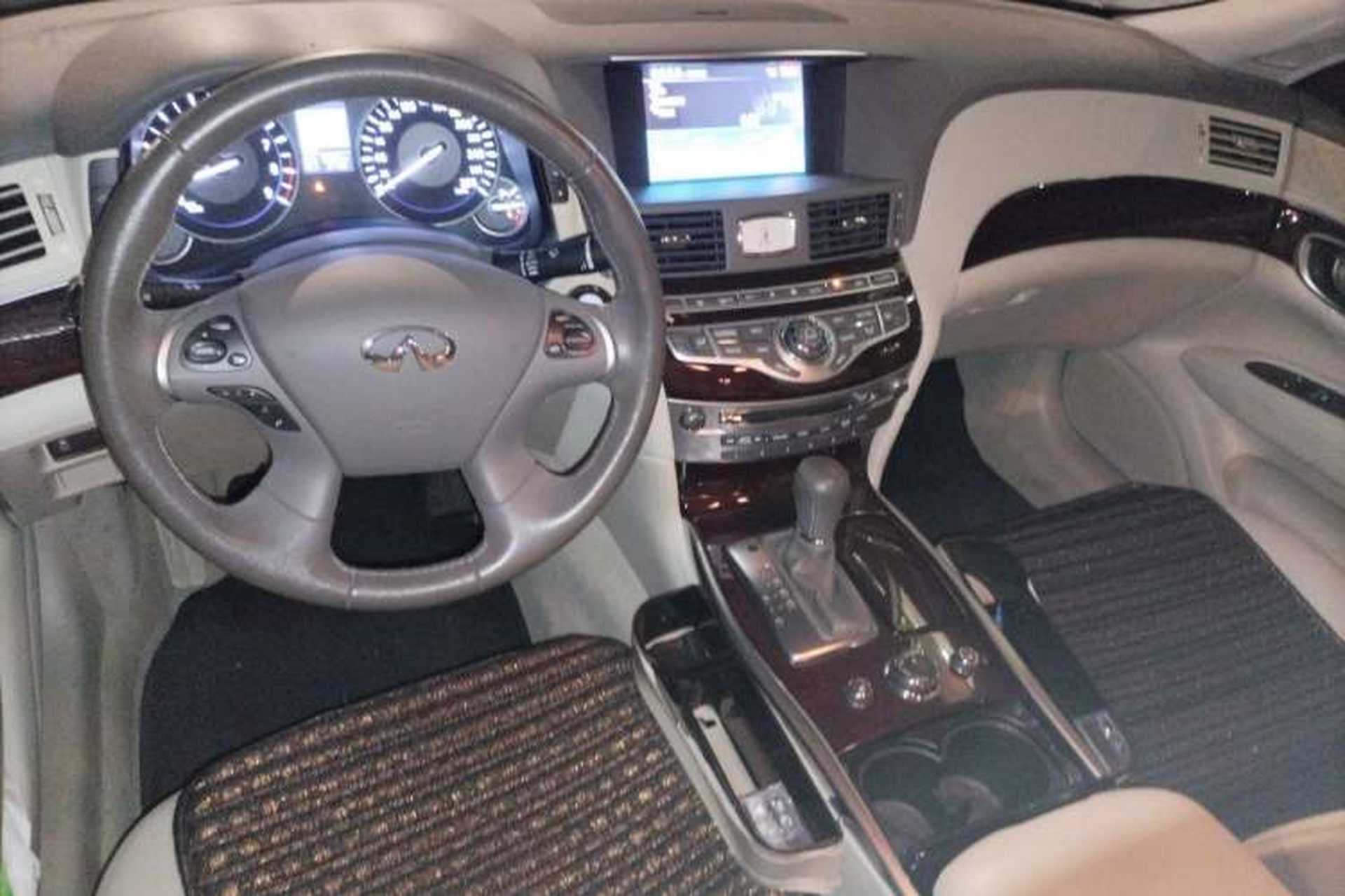 Used Infiniti Q70 2017 Q70L 2.5L Enjoyment Edition Center Console