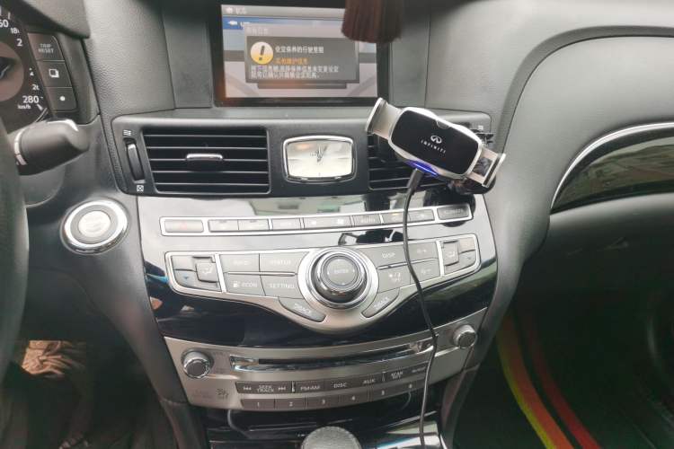 Used Infiniti Q70 2017 Q70L 2.5L Elite Edition Audio And AC Panel