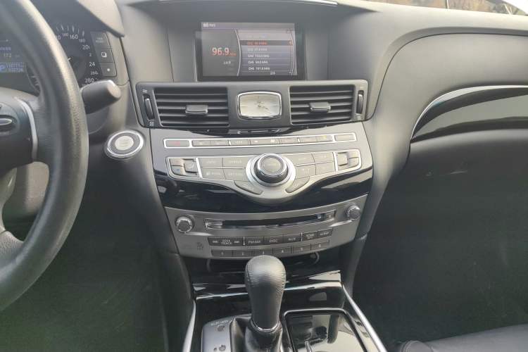 Used Infiniti Q70 2017 Q70L 2.5L Elite Edition Audio And AC Panel