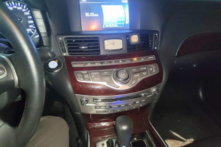 Used Infiniti Q70 2017 Q70L 2.5L Enjoyment Edition Audio And AC Panel