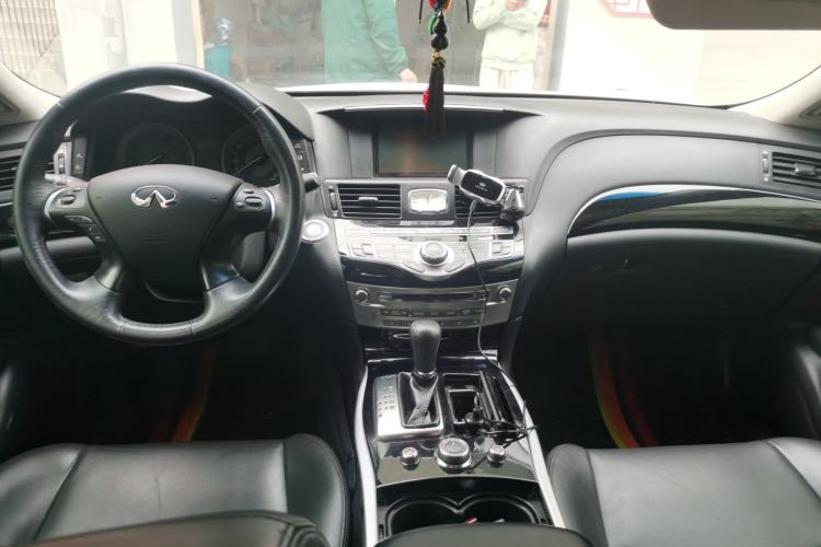 Used Infiniti Q70 2017 Q70L 2.5L Elite Edition Center Console