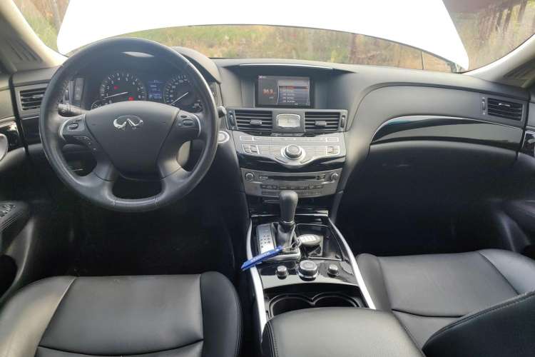 Used Infiniti Q70 2017 Q70L 2.5L Elite Edition Center Console