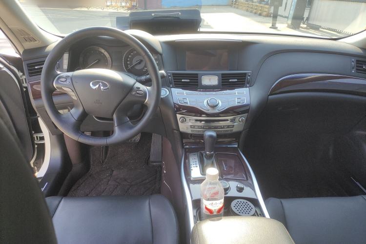 Used Infiniti Q70 2017 Q70L 2.5L Enjoyment Edition Center Console