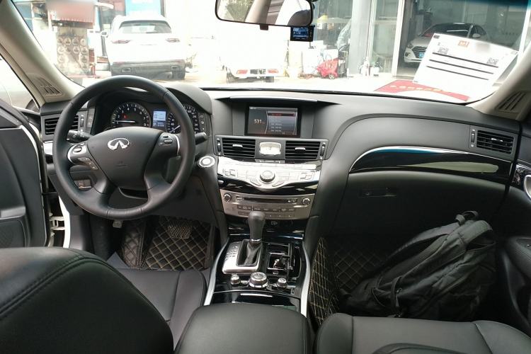 Used Infiniti Q70 2017 Q70L 2.5L Elite Edition Center Console