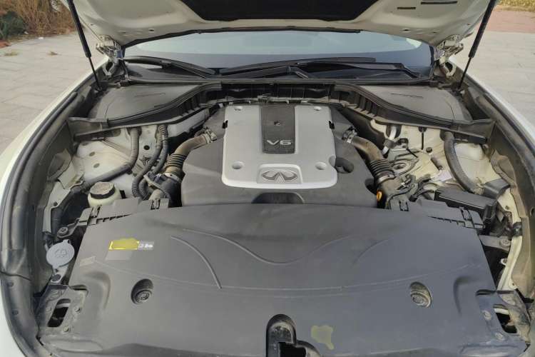 Used Infiniti Q70 2017 Q70L 2.5L Elite Edition Engine Bay