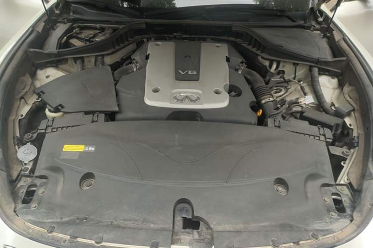 Used Infiniti Q70 2017 Q70L 2.5L Elite Edition Engine Bay