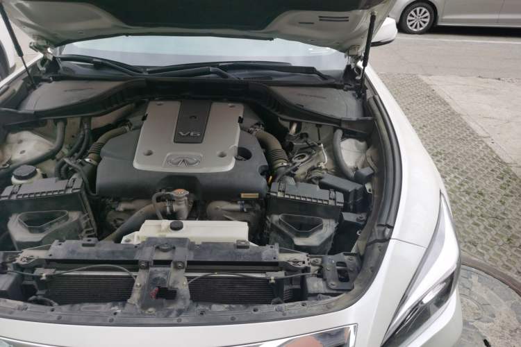 Used Infiniti Q70 2017 Q70L 2.5L Elite Edition Engine Bay Left