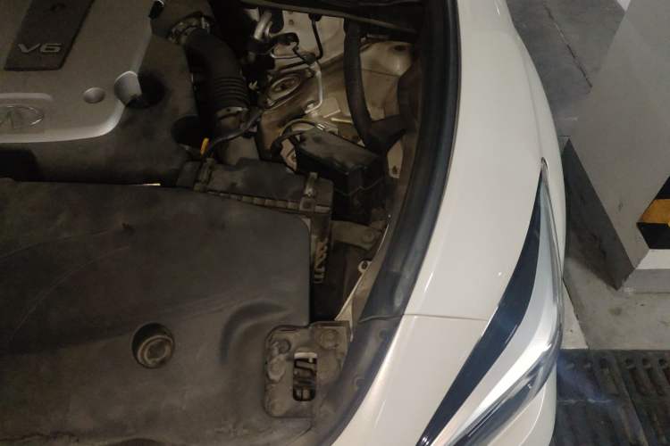 Used Infiniti Q70 2017 Q70L 2.5L Enjoyment Edition Engine Bay Left