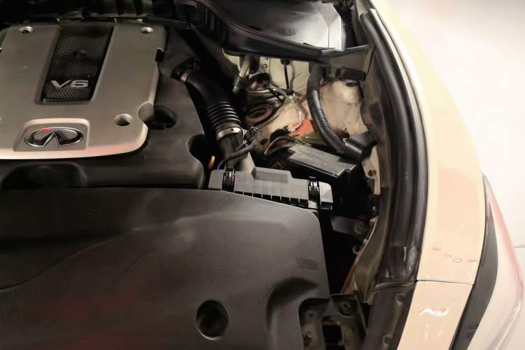 Used Infiniti Q70 2017 Q70L 2.5L Enjoyment Edition Engine Bay Left