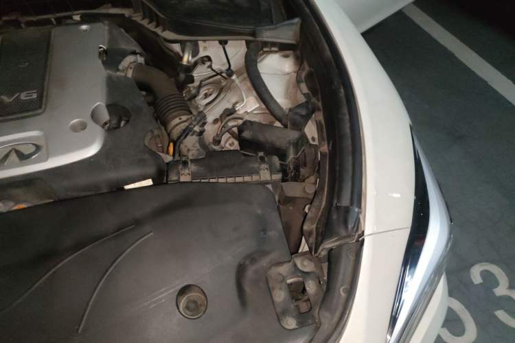 Used Infiniti Q70 2017 Q70L 2.5L Enjoyment Edition Engine Bay Left